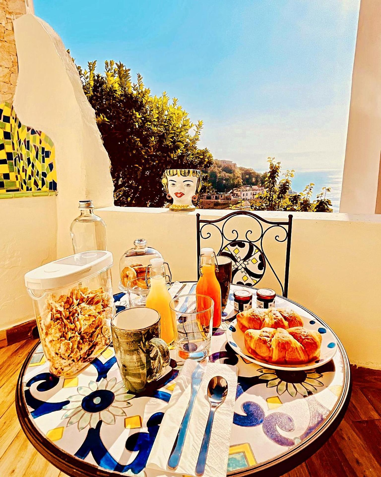 Apartmán Borgo Virginia - Sea View In Amalfi Coast Vietri Exteriér fotografie